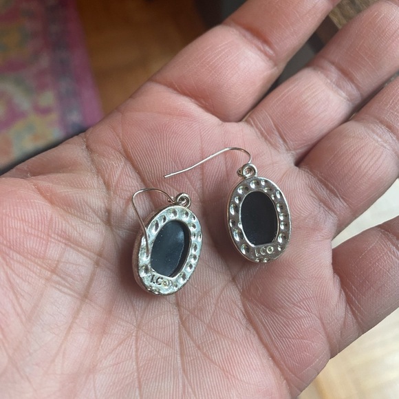 Silver and black oval stone earrings - Picture 4 of 4